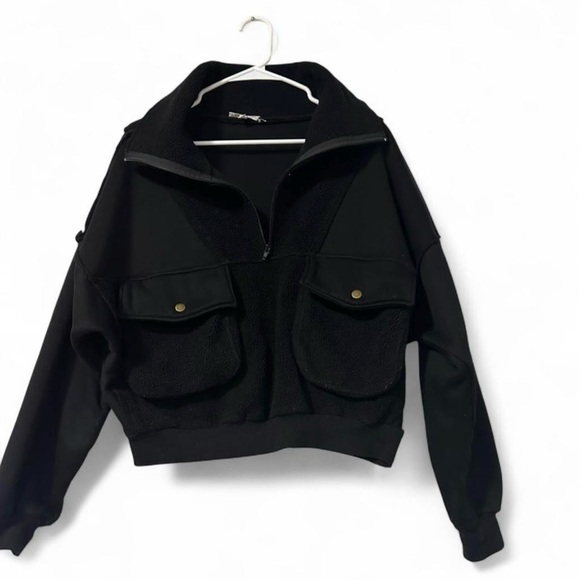 Sweaters - Aemi & Co Half‑zip Sweatshirt  with Pockets. Size Small. Black